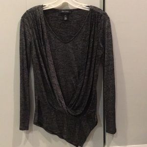 Adorable White House Black Market top